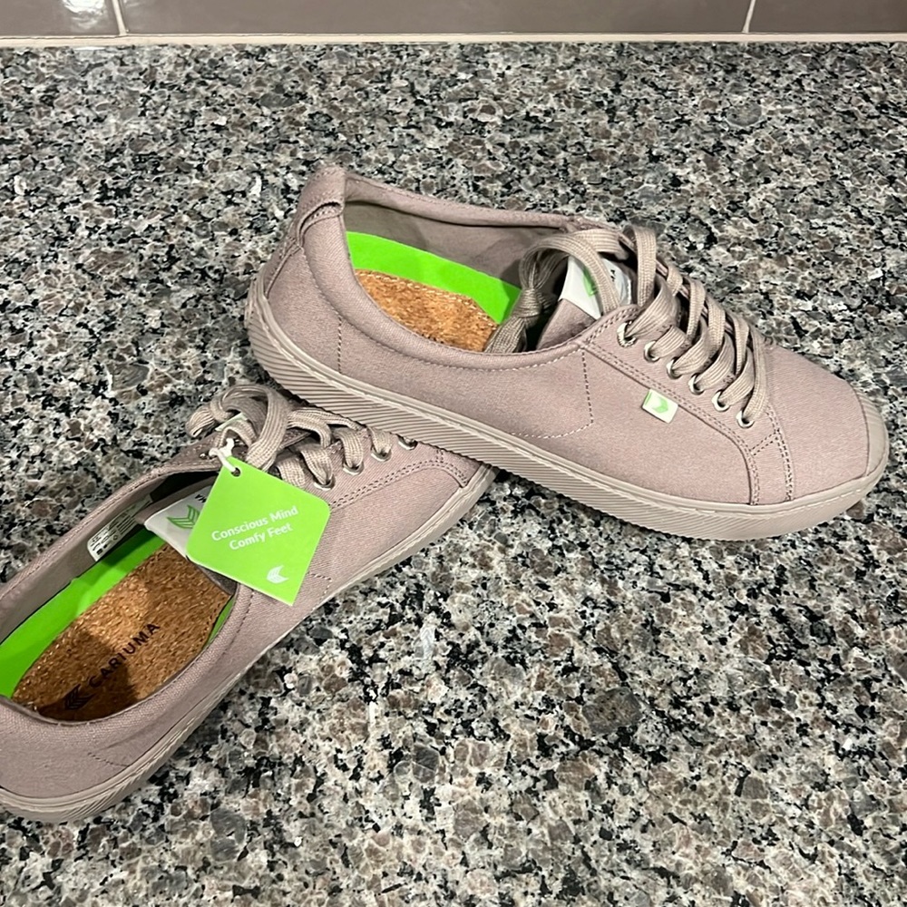 New with Tags Mens Cariuma Shoes size 12